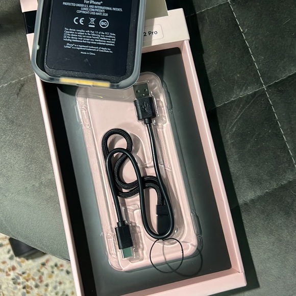 Lumee x Paris Hilton halo iPhone 12 / iPhone 12 Pro case new in box - Picture 4 of 4